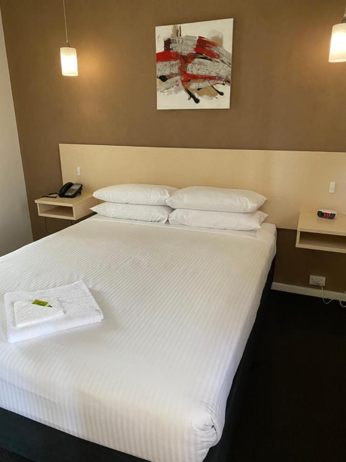 Adelaide Airport Motel Екстер'єр фото